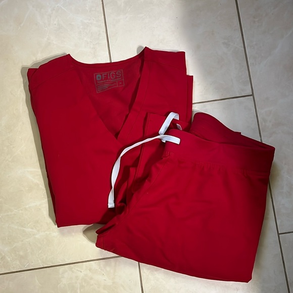 Figs red medium scrubs, yola pants, casma top - Picture 1 of 5
